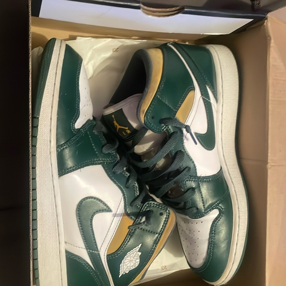 Jordan 1 mid